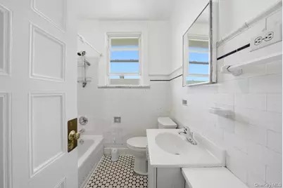 261 E 239th Street, Bronx, NY 10470 - Photo 32