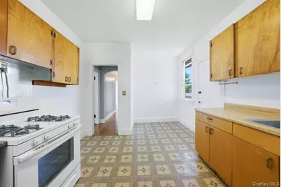 261 E 239th Street, Bronx, NY 10470 - Photo 28