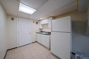 1905 Park Ave, East Meadow, NY 11554 - Photo 30