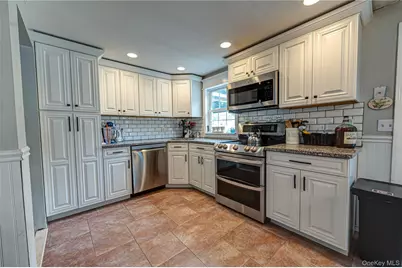 4 Country Greens Drive, Holtsville, NY 11742 - Photo 12