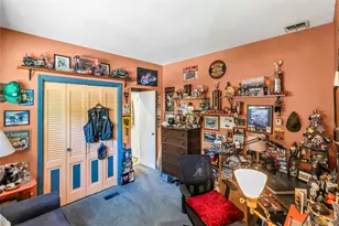 25 Del Pl, Hauppauge, NY 11788 - Photo 14