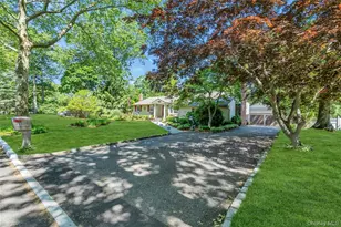 25 Del Pl, Hauppauge, NY 11788 - Photo 4