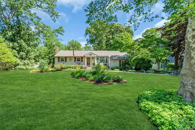 25 Del Place, Hauppauge, NY 11788 - Photo 2