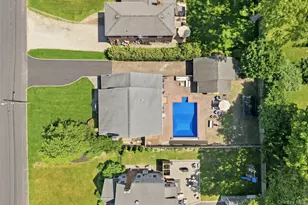 28 Hemlock Ln, Bay Shore, NY 11706 - Photo 34