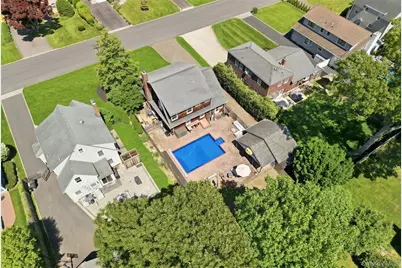 28 Hemlock Lane, Bay Shore, NY 11706 - Photo 36