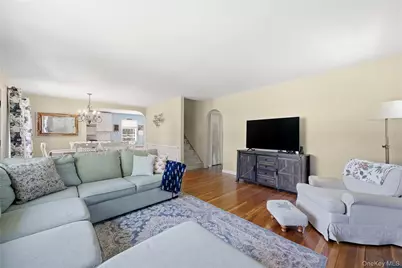 28 Hemlock Lane, Bay Shore, NY 11706 - Photo 6