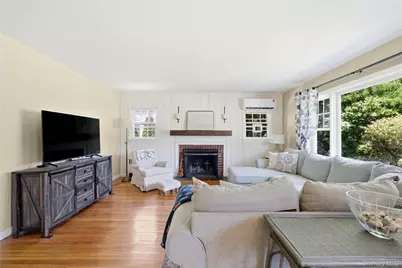 28 Hemlock Lane, Bay Shore, NY 11706 - Photo 4