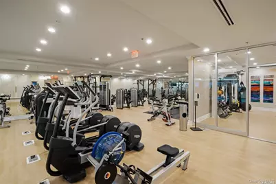 5000 Royal Court #5101, North Hills, NY 11040 - Photo 32