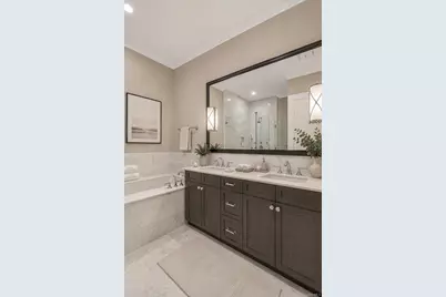 5000 Royal Court #5101, North Hills, NY 11040 - Photo 8