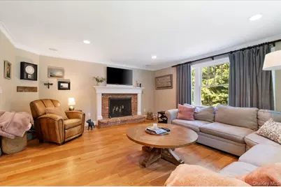5 Fox Hunt Court, Cold Spring Harbor, NY 11724 - Photo 4