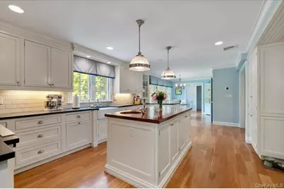 5 Fox Hunt Court, Cold Spring Harbor, NY 11724 - Photo 12