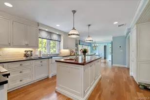 5 Fox Hunt Ct, Cold Spring Harbor, NY 11724 - Photo 12