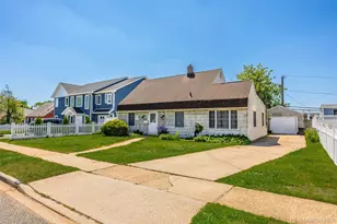 68 Crescent Ln, Levittown, NY 11756 - Photo 2