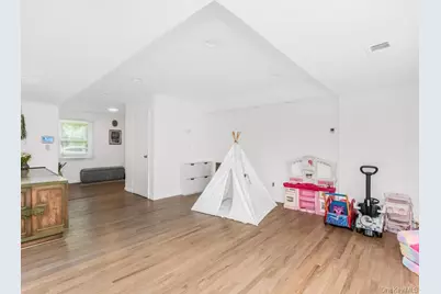 36 Balmoral Crescent, White Plains, NY 10607 - Photo 12