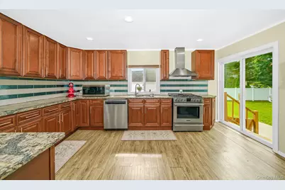 72 Peckham Avenue, Islip, NY 11751 - Photo 6