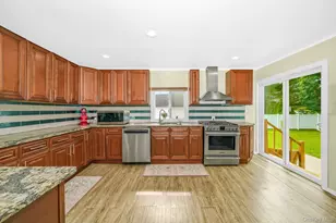 72 Peckham Ave, Islip, NY 11751 - Photo 6