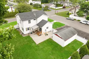 72 Peckham Ave, Islip, NY 11751 - Photo 26