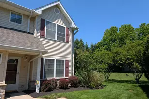 27 Morley Cir, Melville, NY 11747 - Photo 2