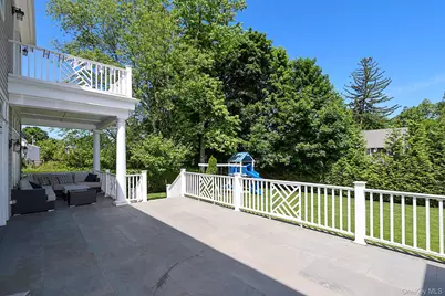 9 Tuddington Road, Great Neck, NY 11023 - Photo 12