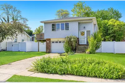 16 E Grove Street, Massapequa, NY 11758 - Photo 2