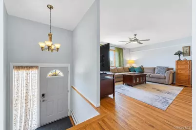 16 E Grove Street, Massapequa, NY 11758 - Photo 4