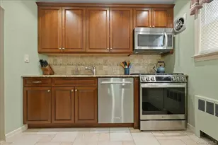 154 Cypress St, Floral Park, NY 11001 - Photo 16