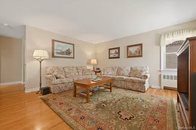 154 Cypress Street, Floral Park, NY 11001 - Photo 8