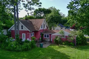 22 Oakland Ave, Port Jefferson Station, NY 11776 - Photo 2