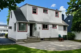 6 Decatur St, Roosevelt, NY 11575 - Photo 2