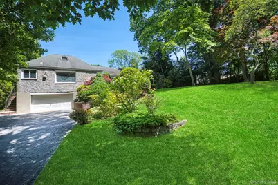 49 The Birches, Roslyn, NY 11576 - Photo 2
