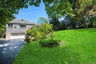 49 The Birches, Roslyn, NY 11576 - Photo 2