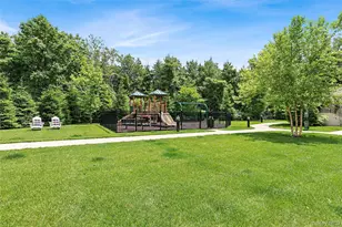 3000 Royal Ct, North Hills, NY 11040 - Photo 20