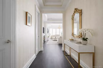 3000 Royal Court #3201, North Hills, NY 11040 - Photo 4