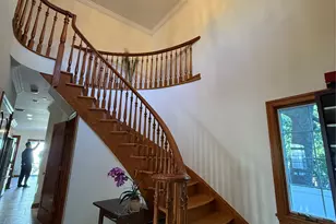246-12 Cambria Ave, Little Neck, NY 11362 - Photo 6
