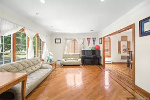 246-12 Cambria Ave, Little Neck, NY 11362 - Photo 8