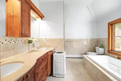 246-12 Cambria Avenue, Little Neck, NY 11362 - Photo 16