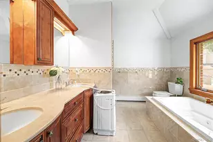 246-12 Cambria Ave, Little Neck, NY 11362 - Photo 16