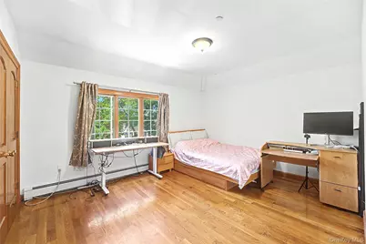 246-12 Cambria Avenue, Little Neck, NY 11362 - Photo 10