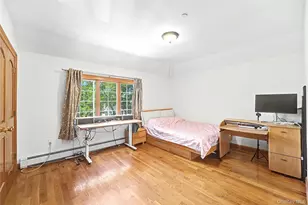 246-12 Cambria Ave, Little Neck, NY 11362 - Photo 10