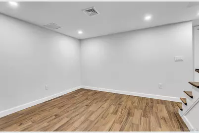 1 Coles, Glen Cove, NY 11542 - Photo 18