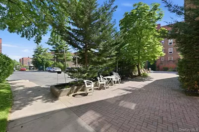 100 Brooklyn Avenue #4V, Freeport, NY 11520 - Photo 32