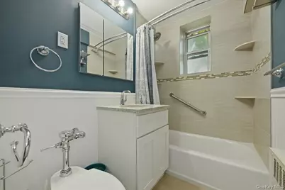 100 Brooklyn Avenue #4V, Freeport, NY 11520 - Photo 24