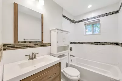 30 Harding Road, Ronkonkoma, NY 11779 - Photo 16