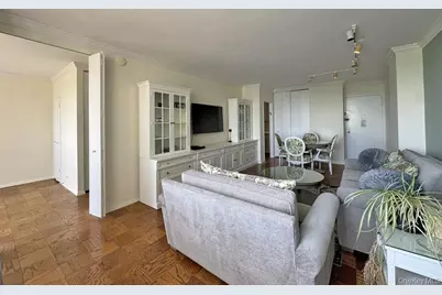 269-10 Grand Central Parkway #7X, Floral Park, NY 11005 - Photo 8