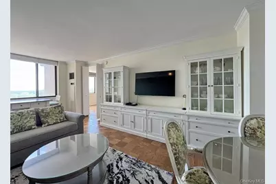269-10 Grand Central Parkway #7X, Floral Park, NY 11005 - Photo 4