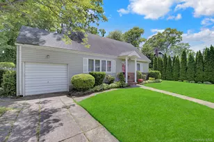 130 Abbey St, Massapequa Park, NY 11762 - Photo 2
