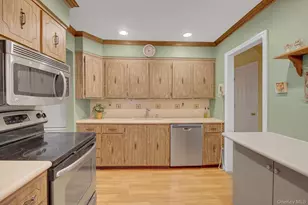 130 Abbey St, Massapequa Park, NY 11762 - Photo 8