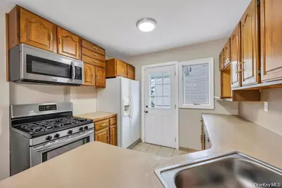 30 A Andover Lane, Hicksville, NY 11801 - Photo 6