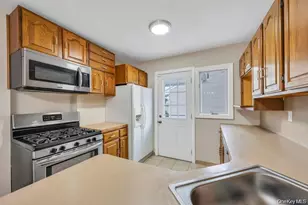 30 A Andover Ln, Hicksville, NY 11801 - Photo 6