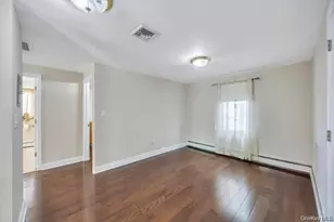 30 A Andover Ln, Hicksville, NY 11801 - Photo 20